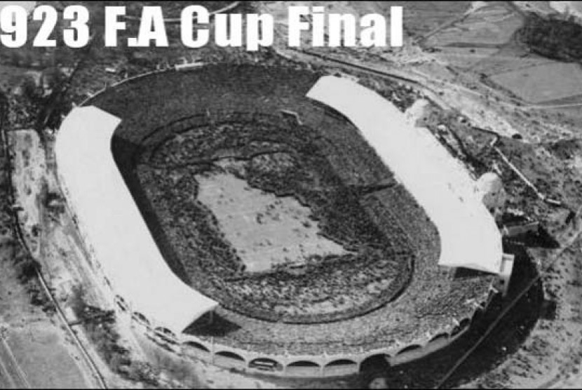 Stadion Wembley di tahun 1923 dipotret dari udara 