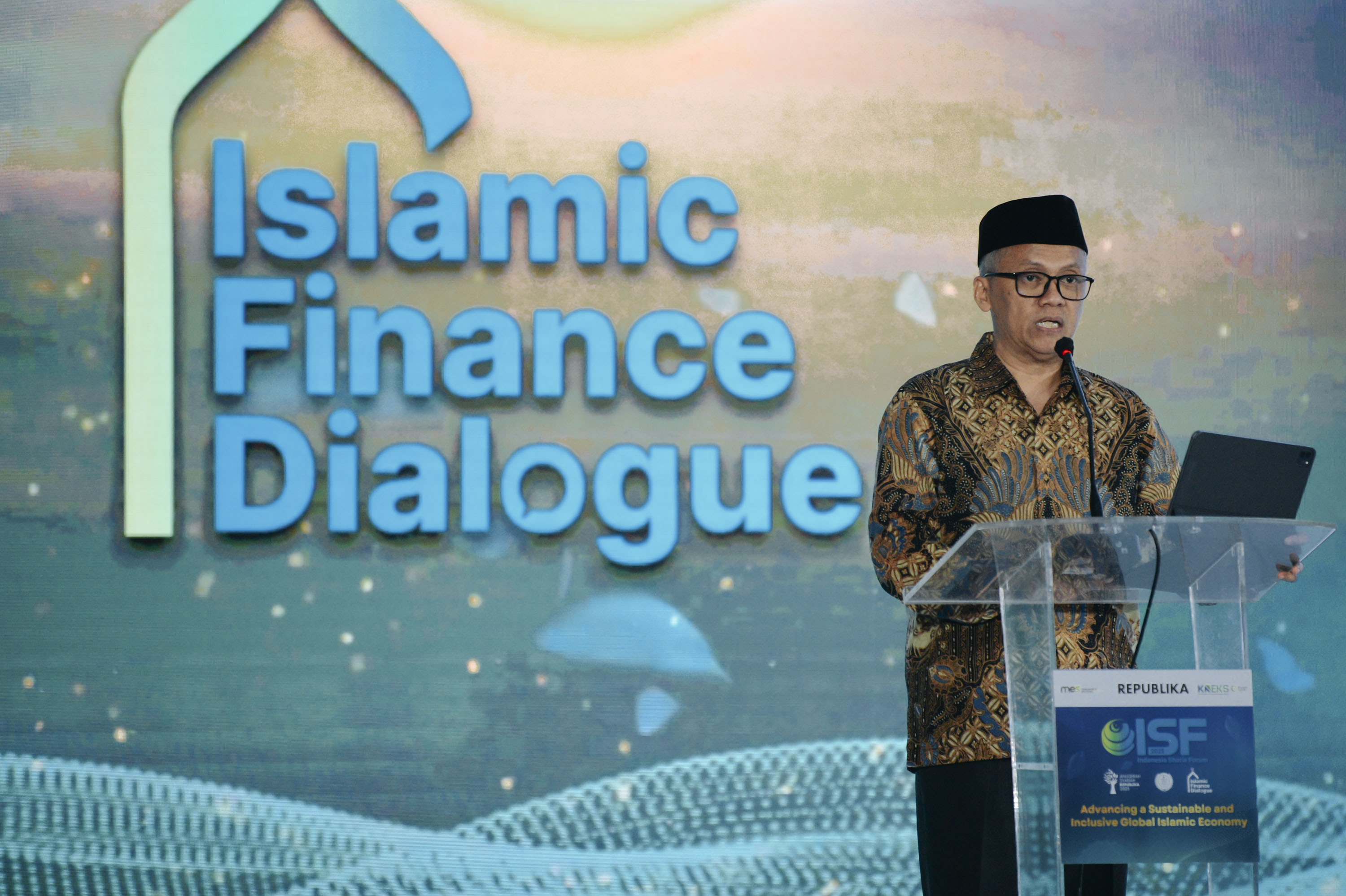 Staf Ahli Menteri Keuangan Bidang Penerimaan Negara Bukan Pajak, Mochamad Agus Rofiudin, menyebut bahwa penerbitan Green Sukuk menjadi bukti nilai-nilai Islam dan keberlanjutan dapat berjalan beriringan.