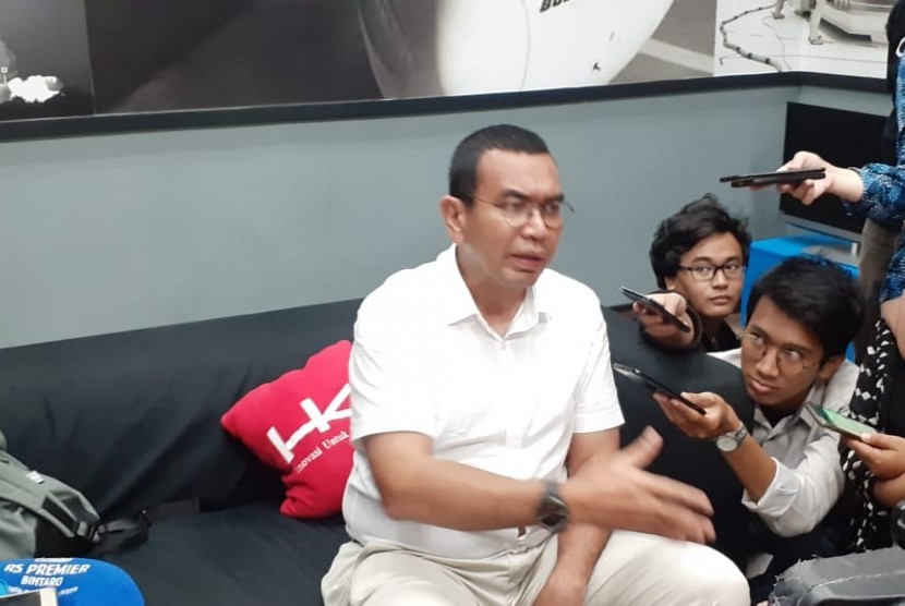 Staf Khusus Menteri BUMN Arya Sinulingga di ruang media Kementerian BUMN, Jakarta, Senin (18/11).