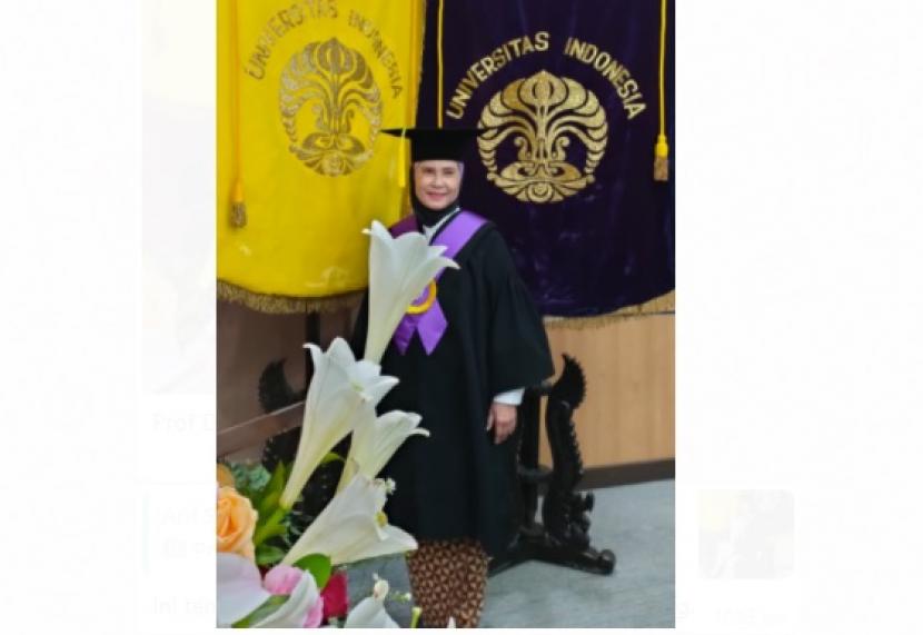 Staf pengajar Fakultas Kesehatan Masyarakat Universitas Indonesia (FKM UI) Depok, Dr Dra Dewi Susanna MS, dikukuhkan sebagai guru besar tetap. 