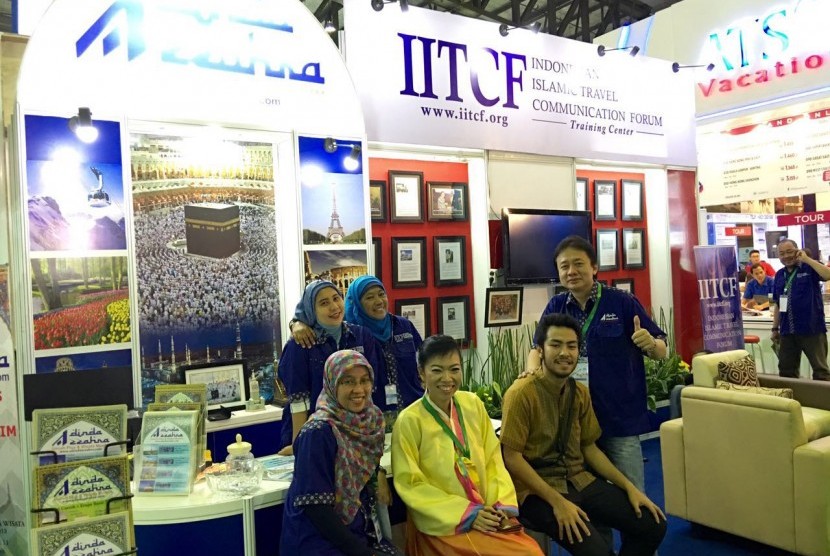 Stan IITCF dan Adinda Azzahra di Astindo Travel Fair. Pameran tersebut digelar di JCC Jakarta hingga Ahad (18/9/2016).