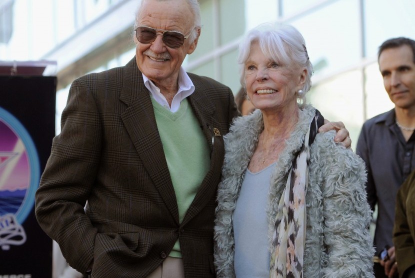 Stan Lee dan istrinya, Joan Lee.