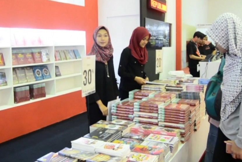 Stan pameran buku Republika Penerbit (ilustrasi)