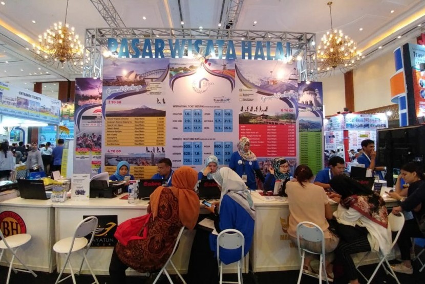 Stan Pasar Wisata Halal (PWH) di Garuda Indonesia Travel Fair 2018.