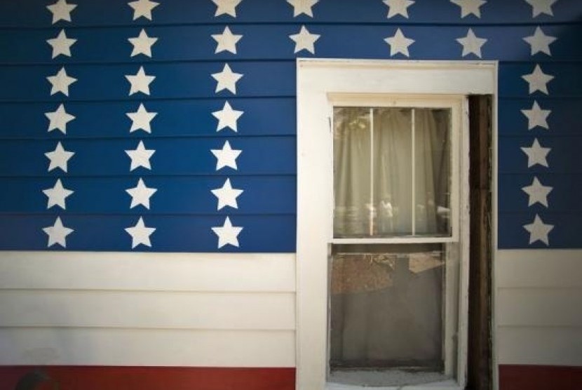Stars and stripes are painted on the siding around a window of a 110-year-old house owned by Brent and Catherine Greer in Bradenton, Florida, June 6, 2014. 