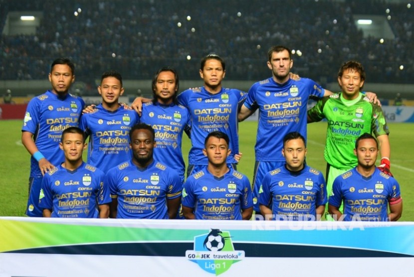 Starter tim Persib Bandung saat lava pembuka melawan Arema FC di Stadion Gelora Bandung Lautan Api, Bandung, Sabtu (15/4)