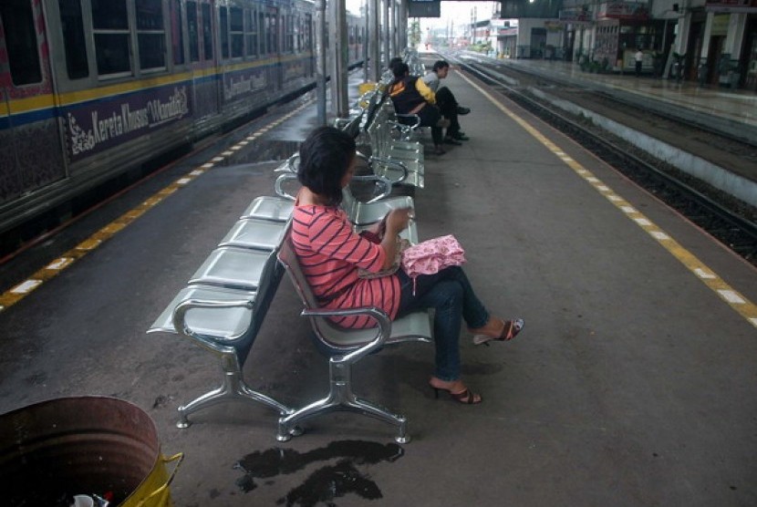 Stasiun Bogor masih sepi pasca longsornya rel di Stasiun Cilebut