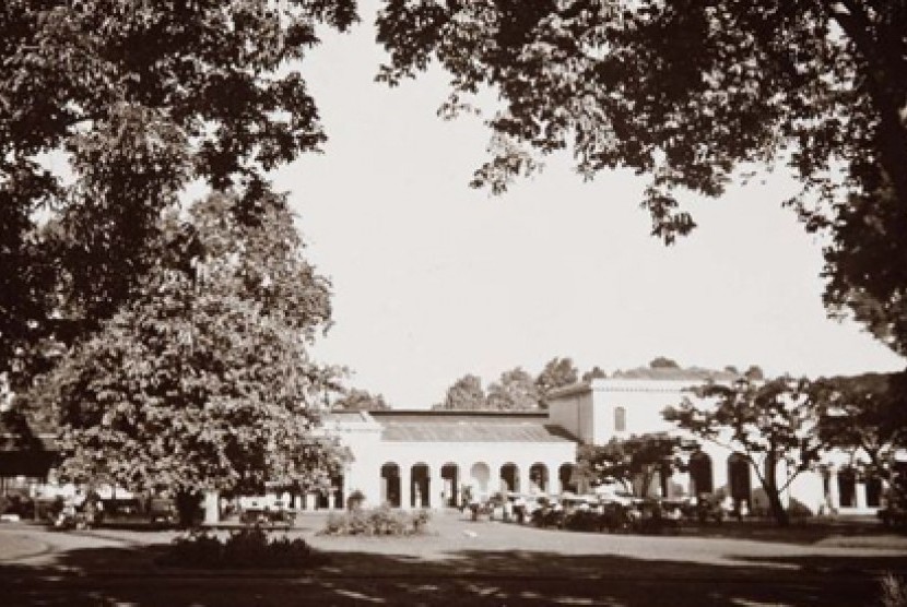 Stasiun Bogor pada tahun 1920-an.