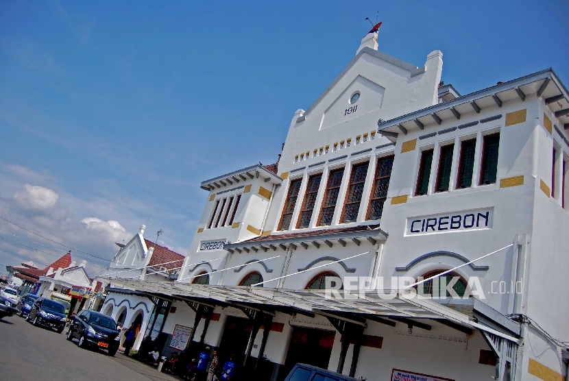 KAI Cirebon: 50 Persen Tiket Natal dan Tahun Baru Terjual. Foto ilustrasi Stasiun Cirebon.