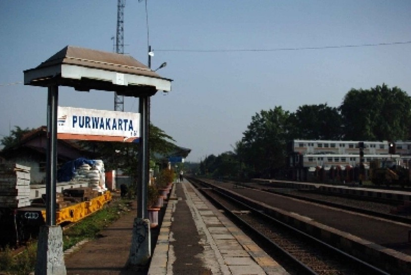 Stasiun Kereta Api peninggalan zaman kolonial Belanda yang berada di Kabupaten Purwakarta.