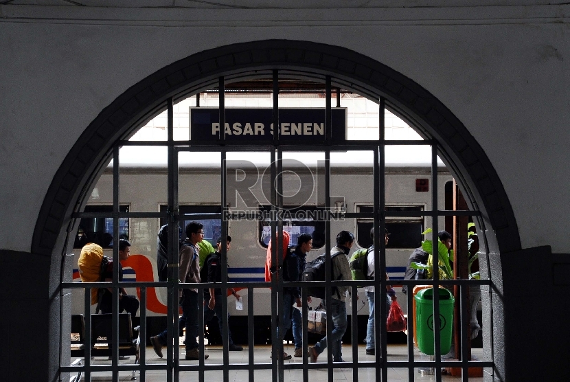 Stasiun Kereta Api Senen Jakarta.