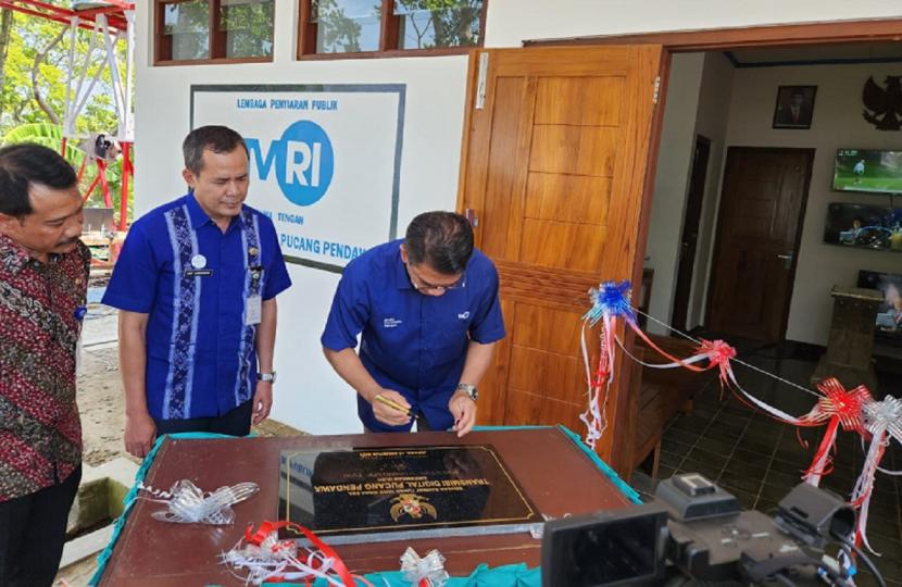 Stasiun Pemancar Digital Pucang Pandawa milik LPP TVRI yang berlokasi di Desa Blingoh, Kecamatan Donorojo, Kabupaten Jepara, Jawa Tengah, diresmikan.