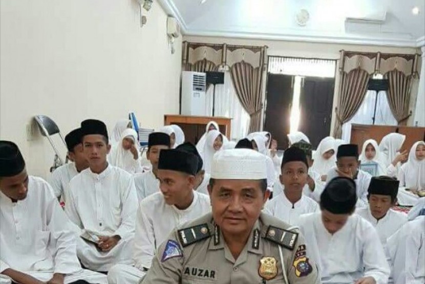 Status facebook Ustaz Abdul Somad mengenang Ipda Auzar, Rabu (16/5). 