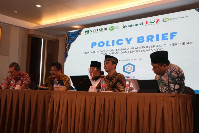 STEI SEBI, LAZ IZI, Akademizi dan SEBI Islamic Business & Economics Research Center (SIBERC) mengadakan acara  Public Expose  Indonesia Islamic Philantrophy Outlook 2023 di Jakarta, Selasa (4/1/2023).