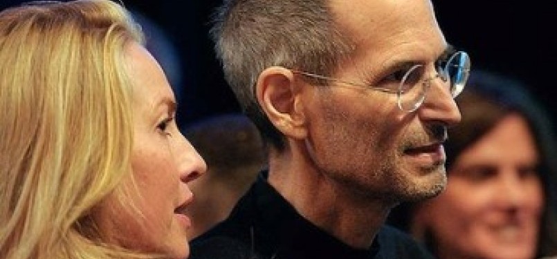 Steve Jobs bersama istrinya Laurene Powell Jobs