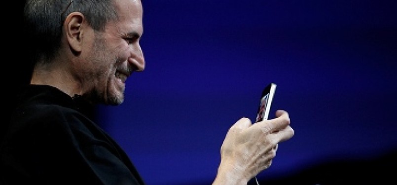 Steve Jobs tampil saat memperkenalkan iPhone 4 pada WWDC 2010 lalu