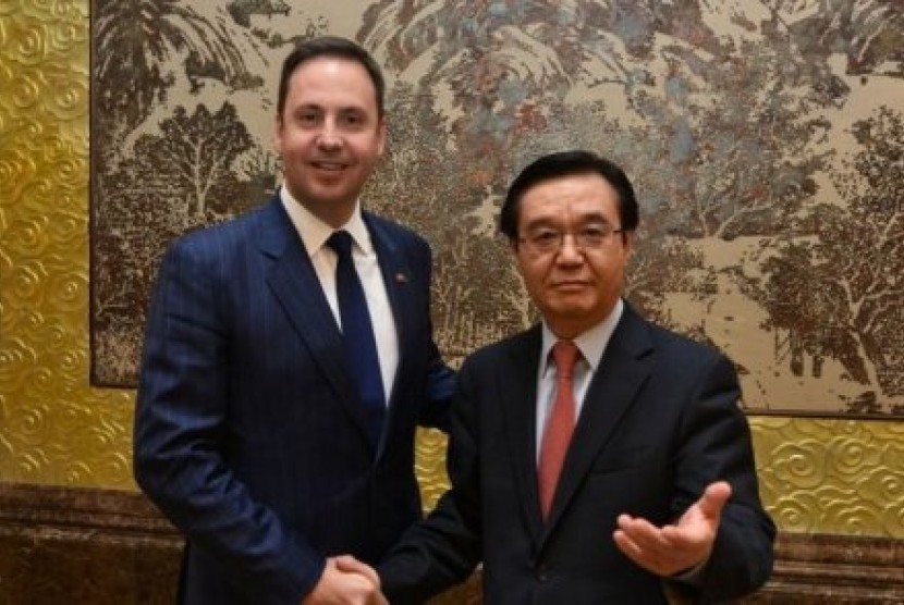 Steven Ciobo dengan Menteri Perdagangan China, Gao Hucheng.