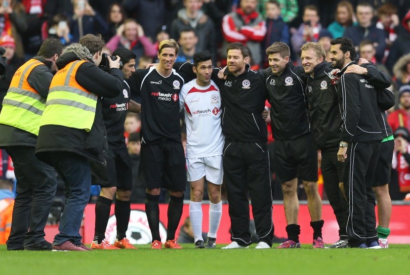 Steven Gerrard All-Stars v Jamie Carragher All-Stars - Liverpool FC Foundation Charity Match - Anfield - 29/3/15 (From L-R) Luis Suarez, Fernando Torres, Luis Garcia, Xabi Alonso, Steven Gerrad, Dirk Kuyt and Alvaro Arbeloa