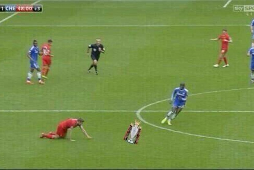 Sebuah meme Steven Gerrard tergelincir dalam pertandingan penting melawan Chelsea 2014 silam.