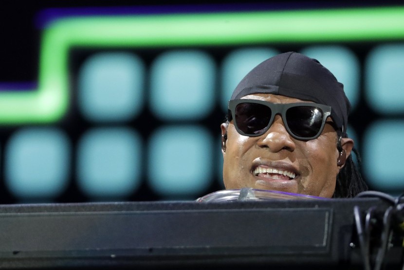 Stevie Wonder telah membuat beberapa orang yang berinteraksi dengannya berpikir kalau dia tak betul-betul buta.