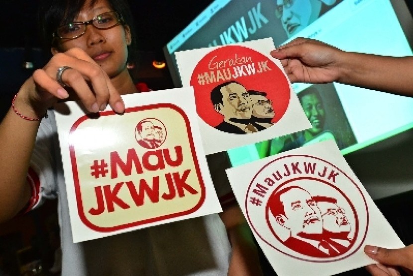 Stiker dukungan pasangan Bakal Capres PDIP Joko Widodo dan Jusuf Kalla di Jakarta, Jumat (30/5).