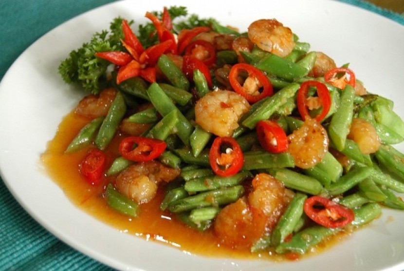 Stir fried vegetables, one of Indonesian recipes (illustration)  
