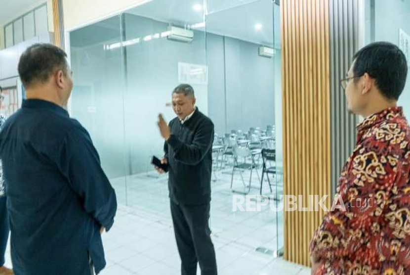 STMIK AMIKBANDUNG diajak dongkrak skill mahasiswa. 