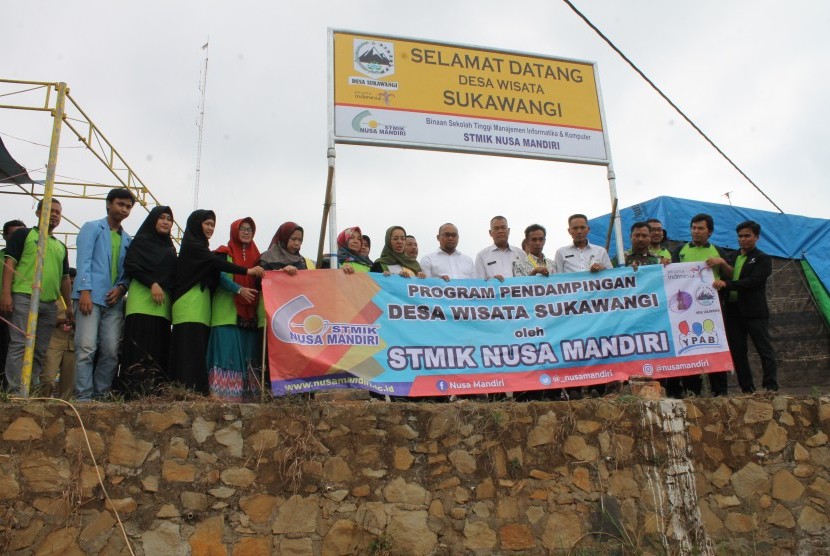 STMIK Nusa Mandiri bekerja sama dengan Kementerian Pariwisata berpartisipasi dalam pengembangan Desa Wisata Sukawangi, Bogor.