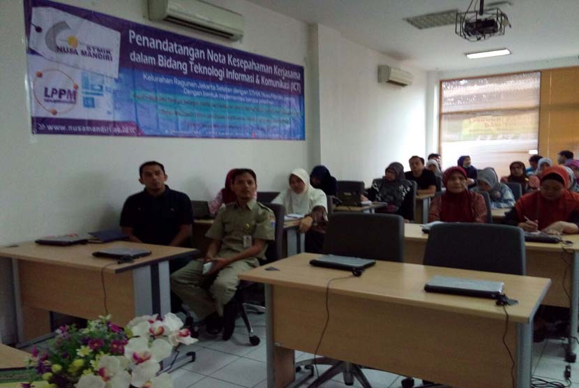 STMIK Nusa Mandiri menandatangani nota kesepahaman (MoU) dengan Kelurahan Ragunan, Jakarta Selatan, Selasa (21/6/2016).