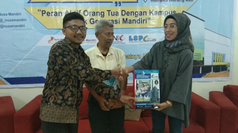 STMIK Nusa Mandiri tiap awal tahun ajaran baru menggelar acara  Ngobrol Kampus Bersama Orang tua (NKBO). 