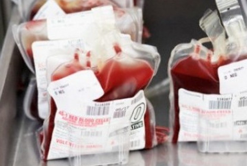 Kantong darah (Ilustrasi). Departemen Kesehatan Inggris menjadikan transfusi plasma darah pasien sembuh Covid-19 sebagai bagian dari pengobatan penyakit akibat infeksi virus corona tipe baru.