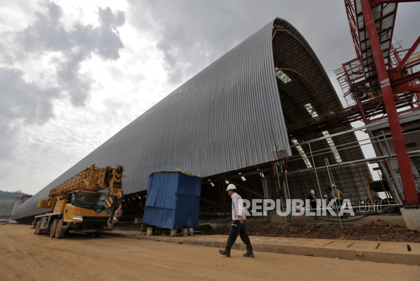 Stokpile bauksit di Mempawah