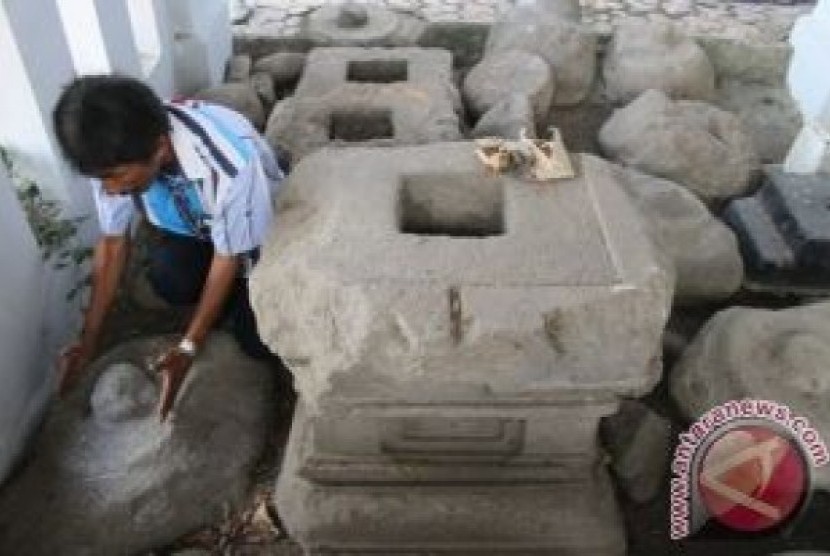 Stones in Ketawanggede site.   