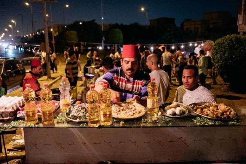 Mengapa Tawuran di Jalanan Mesir Terjadi Saat Ramadhan? Foto:  Street food Ramadhan di Kairo Mesir
