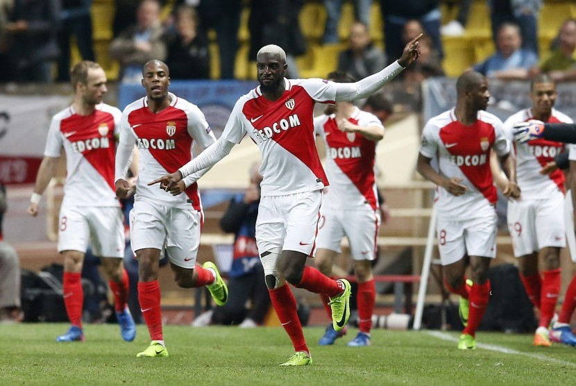 Striker AS Monaco, Tiemoue Bakayoko merayakan gol ke gawang Manchester City pada laga Liga Champions di Stade Louis II, Kamis (16/3) dini hari WIB. AS Monaco berhasil melaju ke perempat final.