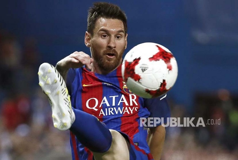 Striker Barcelona FC Lionel Messi saat bertanding melawan Deportivo Alaves pada gelaran final Piala Raja Spanyol, di Stadion Vicente Calderon, Madrid, Spanyol, Ahad (28/5) dini hari