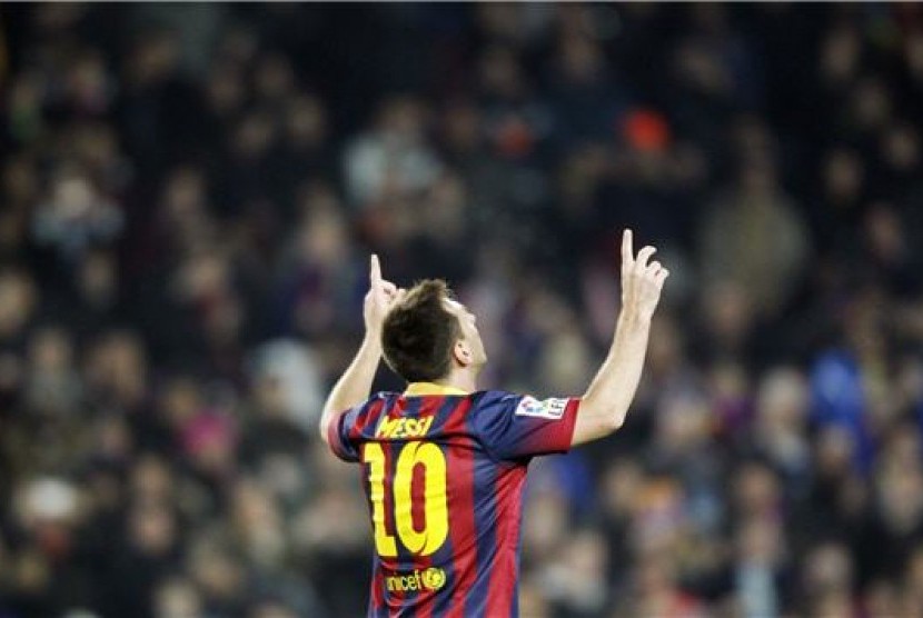 Striker Barcelona, Lionel Messi, melakukan selebrasi usai menjebol gawang Getafe pada laga Copa del Rey di Camp Nou, Barcelona, Rabu (8/1). 