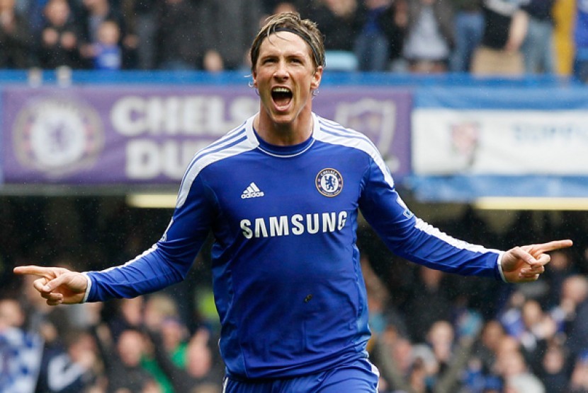 Striker Fernando Torres meluapkan kegembiraannya setelah mencetaka gol ke gawang Queens Park Rangers di Stamford Bridge, London, Minggu (29/4). Chelsea menang 6-1 dan Torres mencetak hattrick.