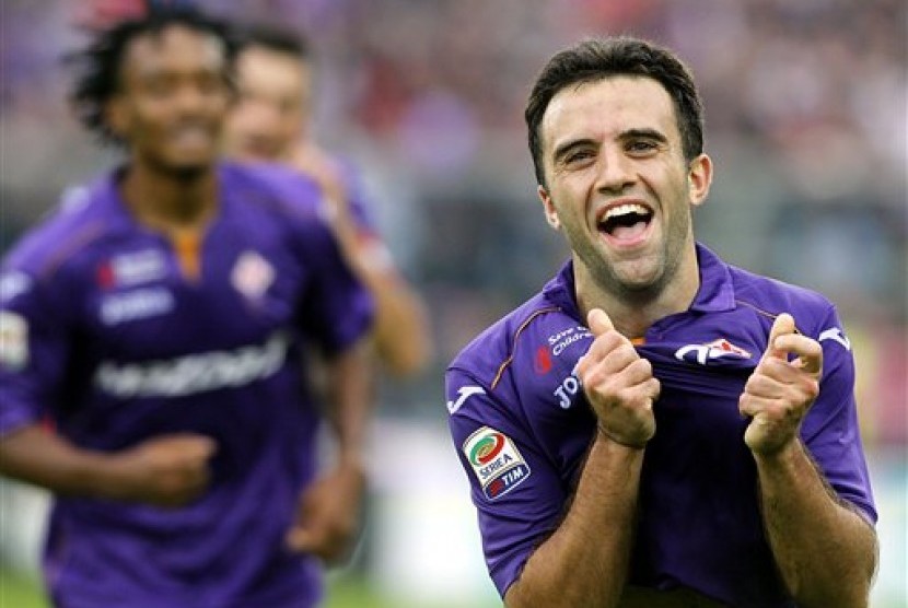 Striker Fiorentina Giuseppe Rossi merayakan gol yang dicetaknya ke gawang Juventus.