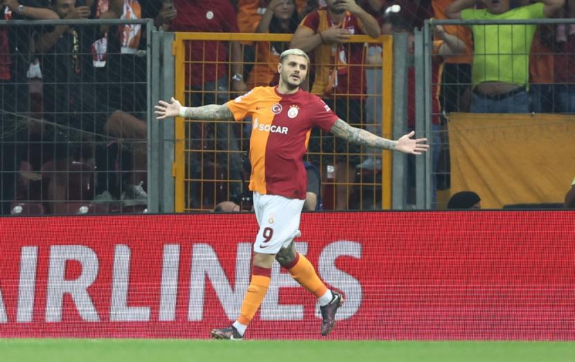 Striker Galatasaray  Mauro Icardi melakukan selebrasi setelah mencetak gol ke gawanv Molde pada kualifikasi Liga Champions 2023/2024 bulan lalu. 