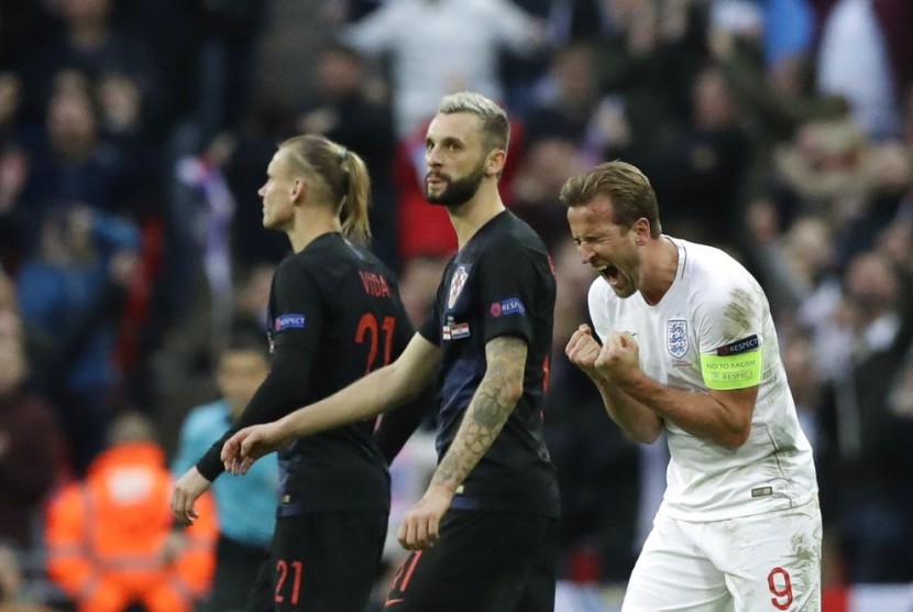 Striker Inggris, Harry Kane (kanan) merayakan gol ke gawang Kroasia pada laga lanjutan Liga Bangsa-Bangsa Eropa di Stadion Wembley, Senin (19/11) dini hari WIB.