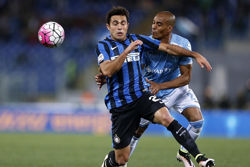 Striker Inter Milan, Eder Martins (kiri).