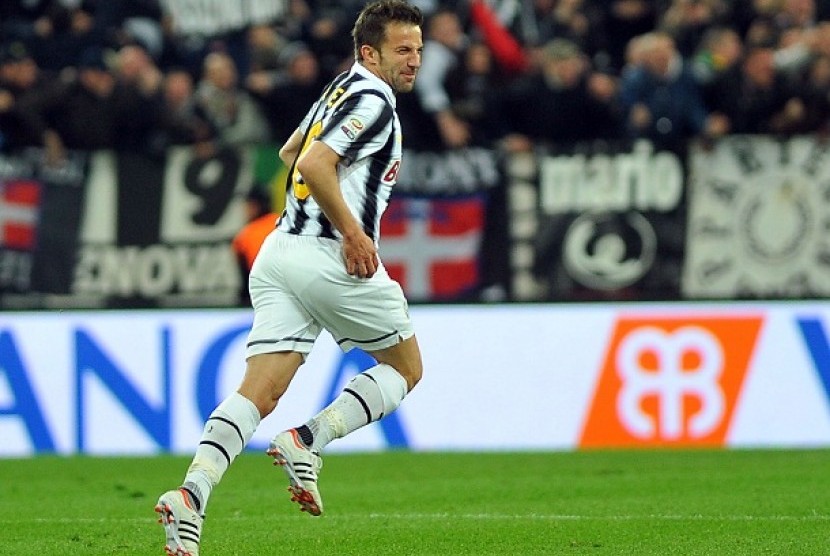 Striker Juventus Alessandro Del Piero melakukan selebrasi usai mencetak gol ke gawang Lazio