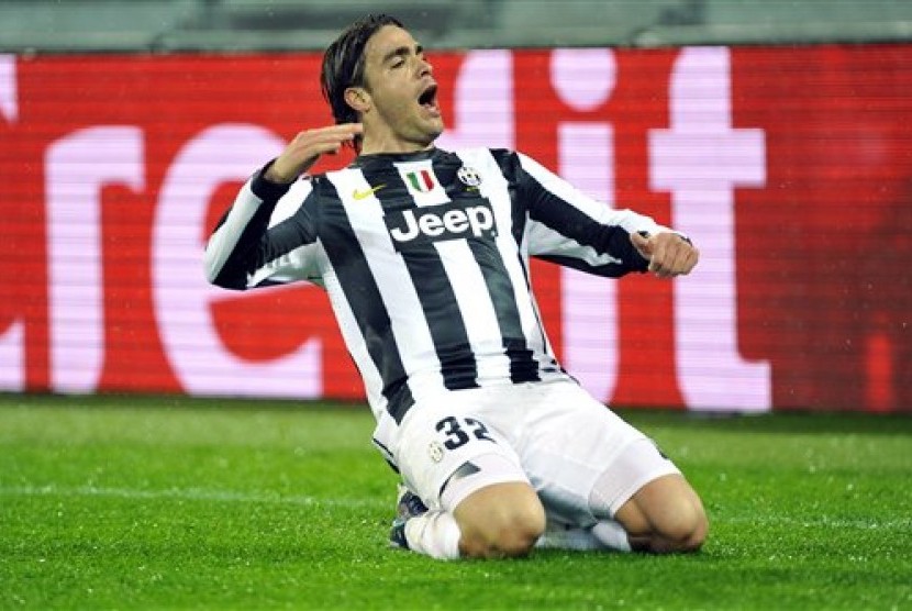 Striker Juventus Alessandro Matri merayakan golnya ke gawang Glasgow Celtic pada partai leg kedua 16 besar Liga Champions, Kamis (7/3) dini hari WIB.