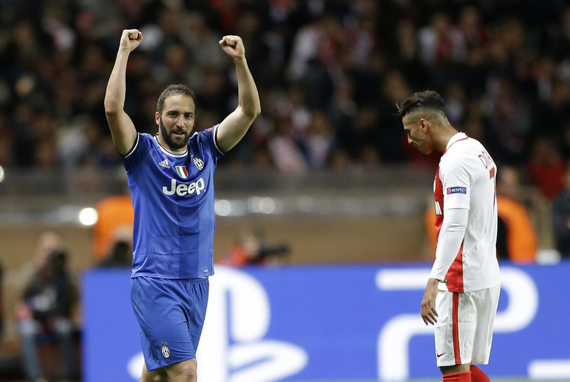 Striker Juventus Gonzalo Higuain.