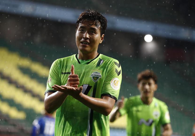 Striker Korea Selatan Lee Dong-gook 