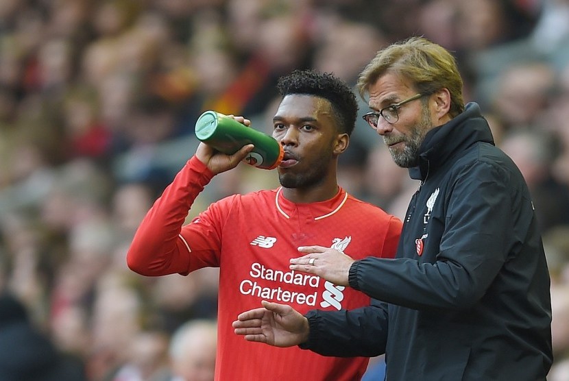 Striker Liverpool, Daniel Sturridge (kiri) dan pelatih Juergen Klopp.