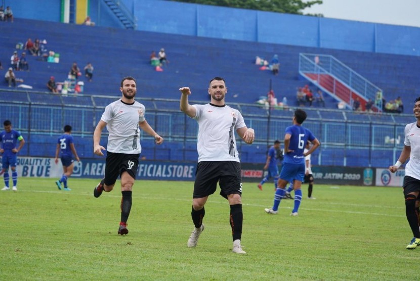 Striker Persija Jakarta, Marko Simic melakukan selebrasi. Persija akan menghadapi Persebaya pada final Piala Gubernur Jatim, Kamis (20/2).