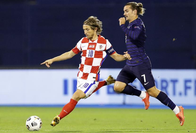 Bintang timnas Kroasia Luca Modric (kiri).