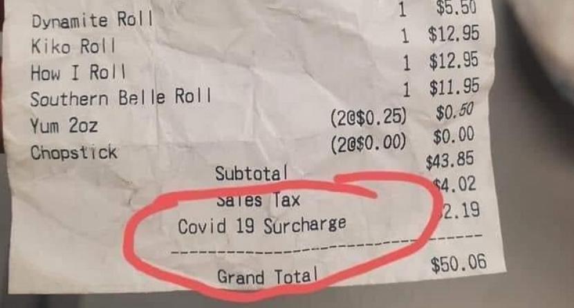 Struk restoran memperlihatkan adanya Covid 19 surcharge. Beberapa restoran di AS memungut biaya tambahan tersebut sejak awal pekan ini.  